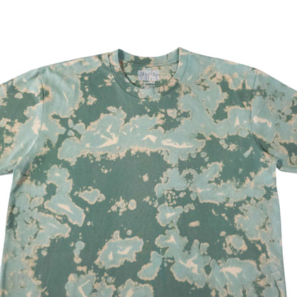 Green bleach-dye camo T-shirt close-up of crew neck and short sleeves