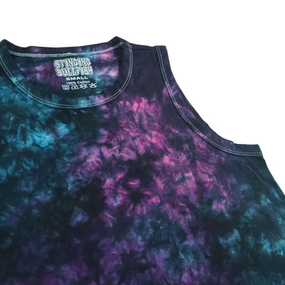 Sleeveless tie-dye crop vest with stitched scoop neck and curved hem, purple-teal pattern