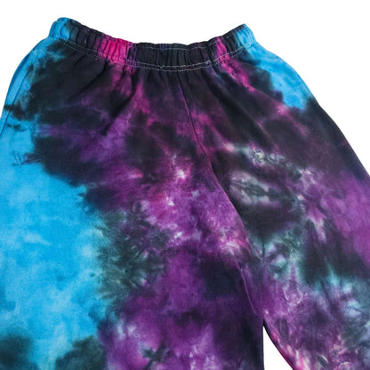 Tie-dye jogging bottoms close-up at waist; elastic waistband with blue and purple swirls