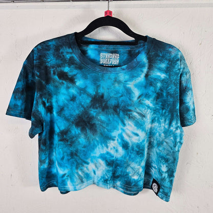 Blue tie-dye crop top with short sleeves and crew neck