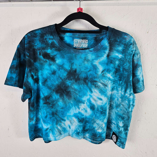 Blue tie-dye crop top with short sleeves and crew neck