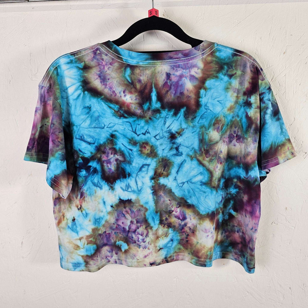 Turquoise and purple tie-dye crop top, short sleeves, crew neck, all-over cloud pattern