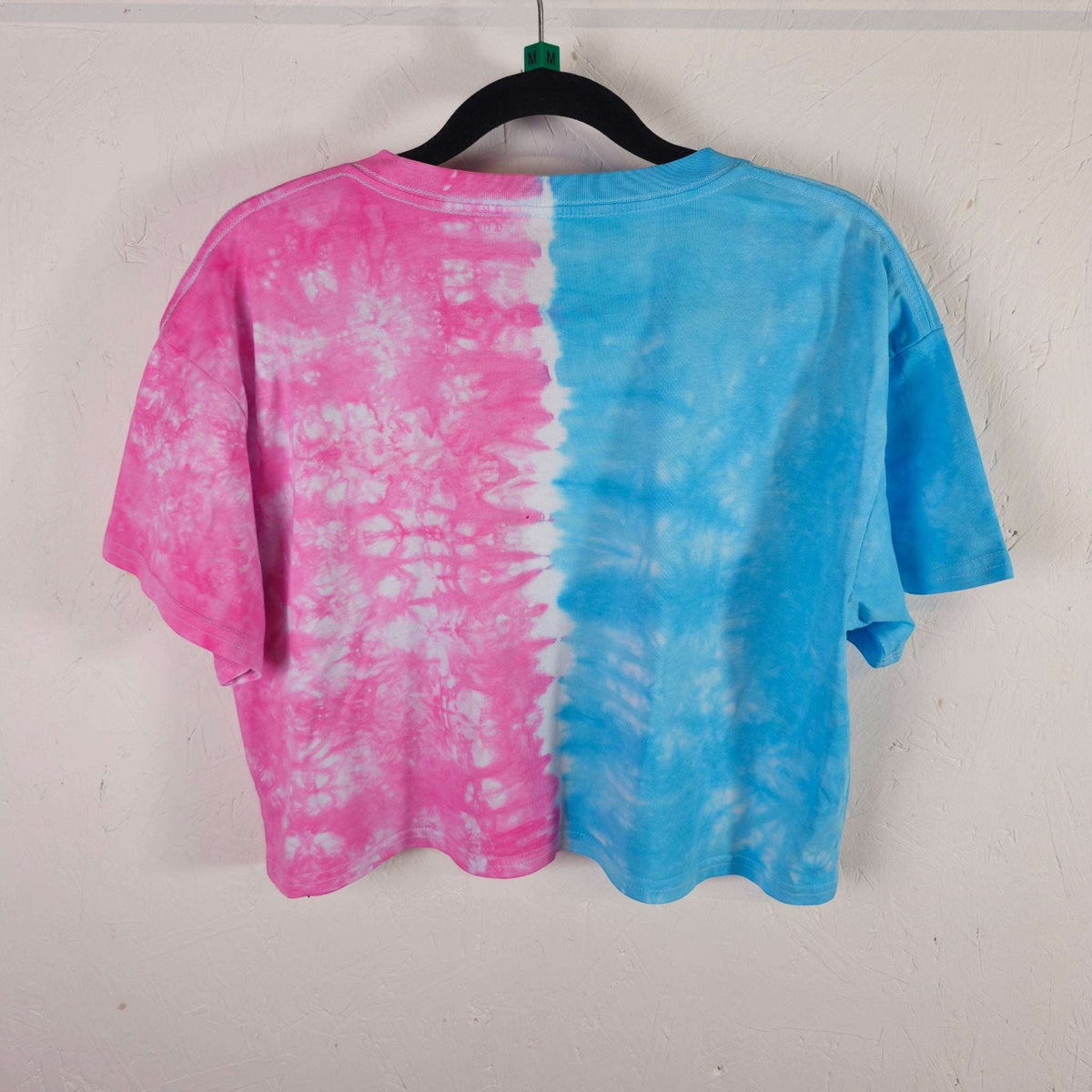 Back view split tie-dye crop top in pink and blue, short sleeves