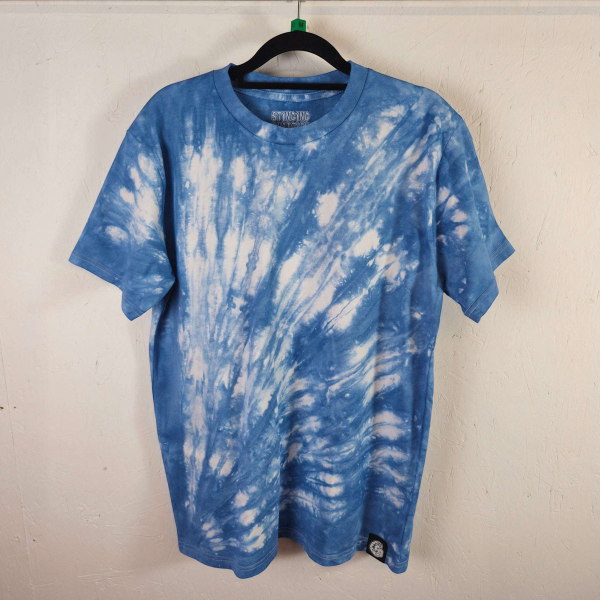 Blue tie-dye T-shirt with crew neck, short sleeves