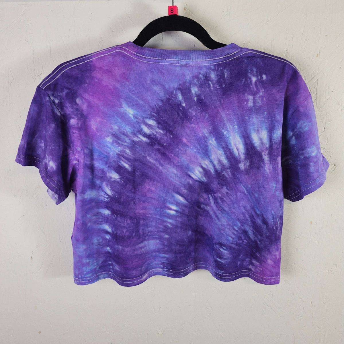 Back view purple tie-dye crop top with short sleeves and round neckline