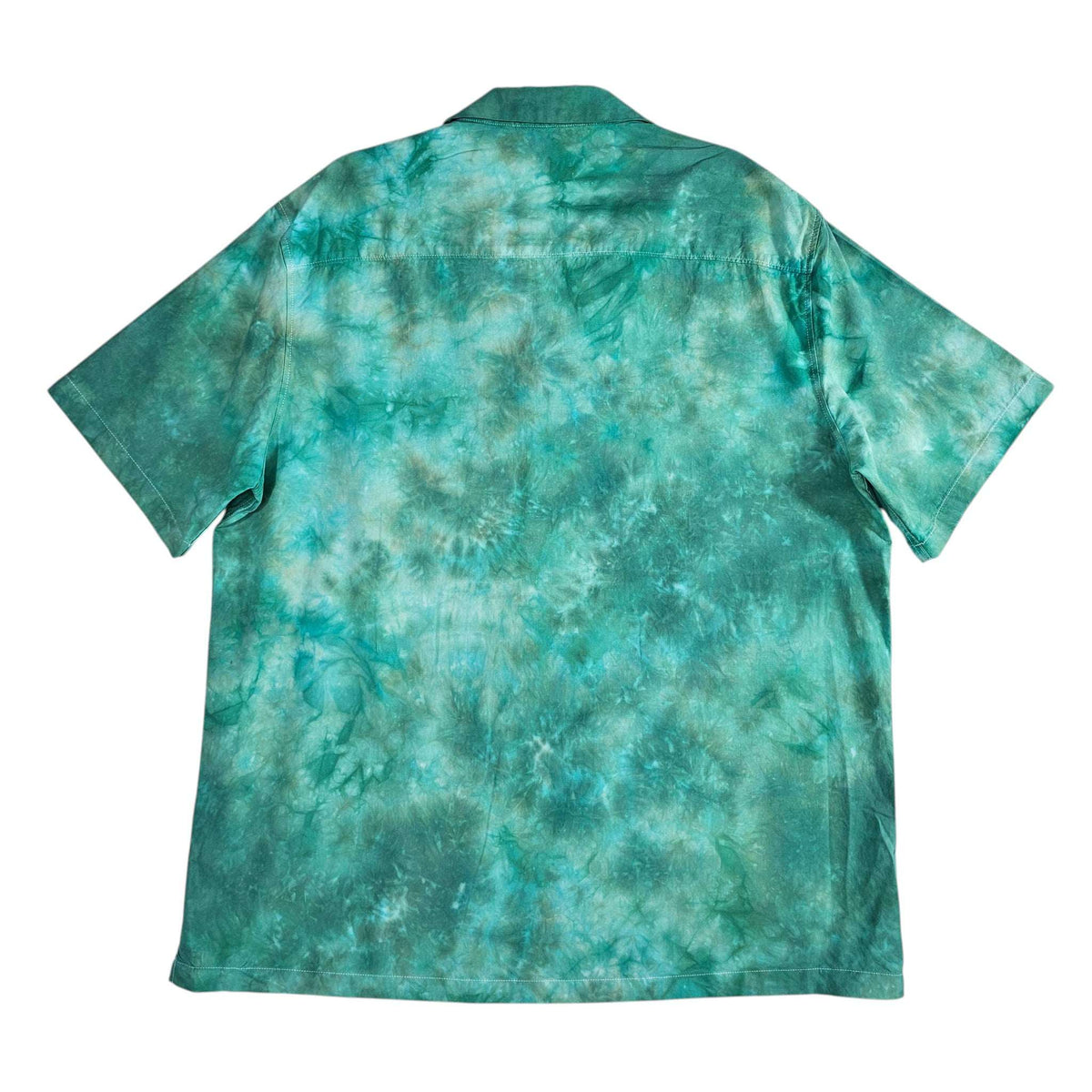 Mint green tie-dye short-sleeve shirt back view with pointed collar
